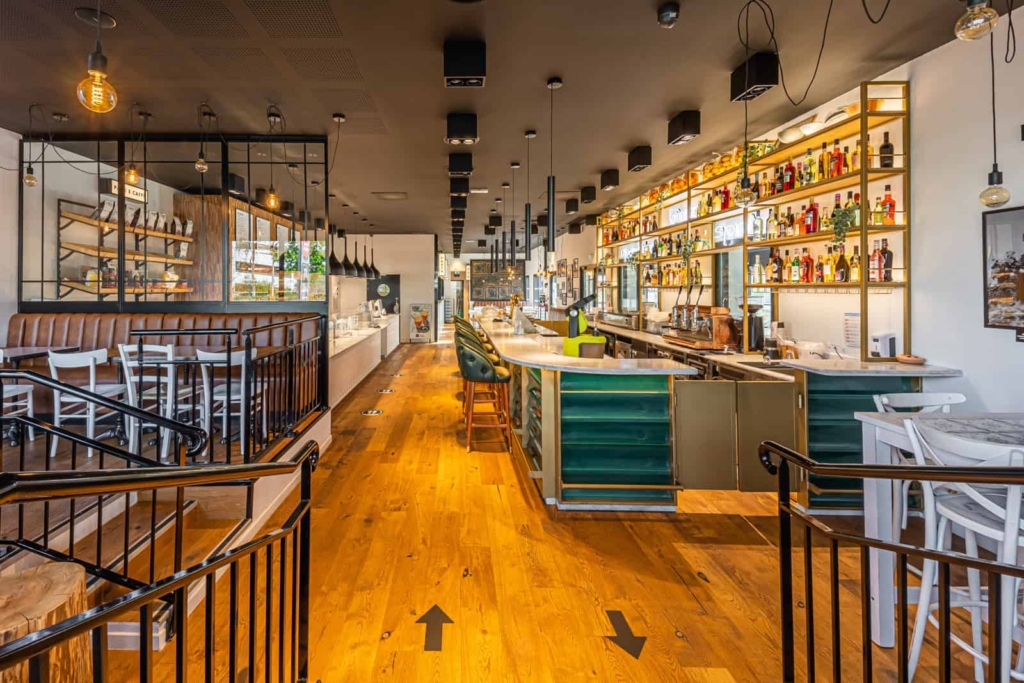 Bar et comptoir d'un restaurant - photo immobilière commerces, Calvados